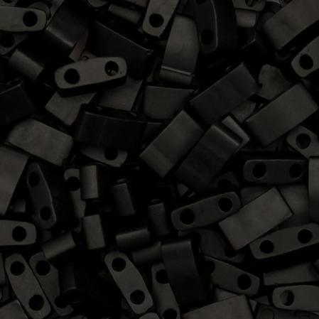 Бисер Half Tila Матовый непрозрачный черный