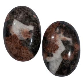 Гранат с везувианитом в кварце (пара)