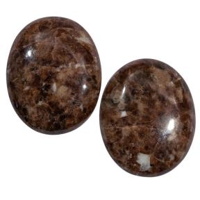 Гранат с везувианитом в кварце (пара)