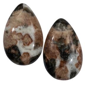 Гранат с везувианитом в кварце (пара)