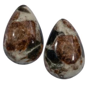 Гранат с везувианитом в кварце (пара)