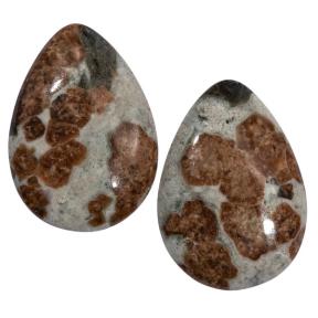 Гранат с везувианитом в кварце (пара)