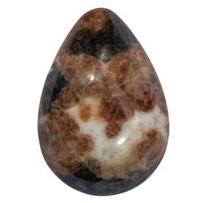 Гранат с везувианитом в кварце