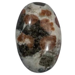 Гранат с везувианитом в кварце