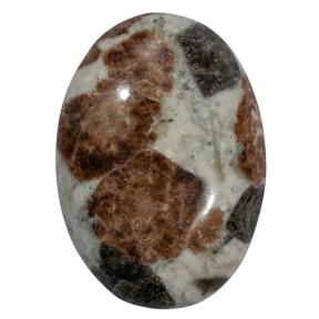 Гранат с везувианитом в кварце