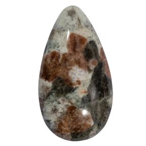 Гранат с везувианитом в кварце