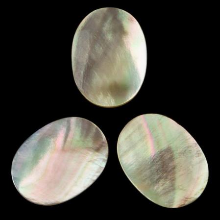 Перламутр светлый овал 20х15 мм